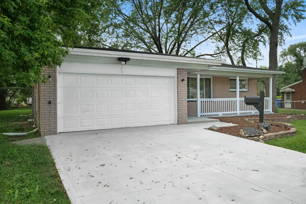 21135 La Salle Boulevard Warren, MI 48089