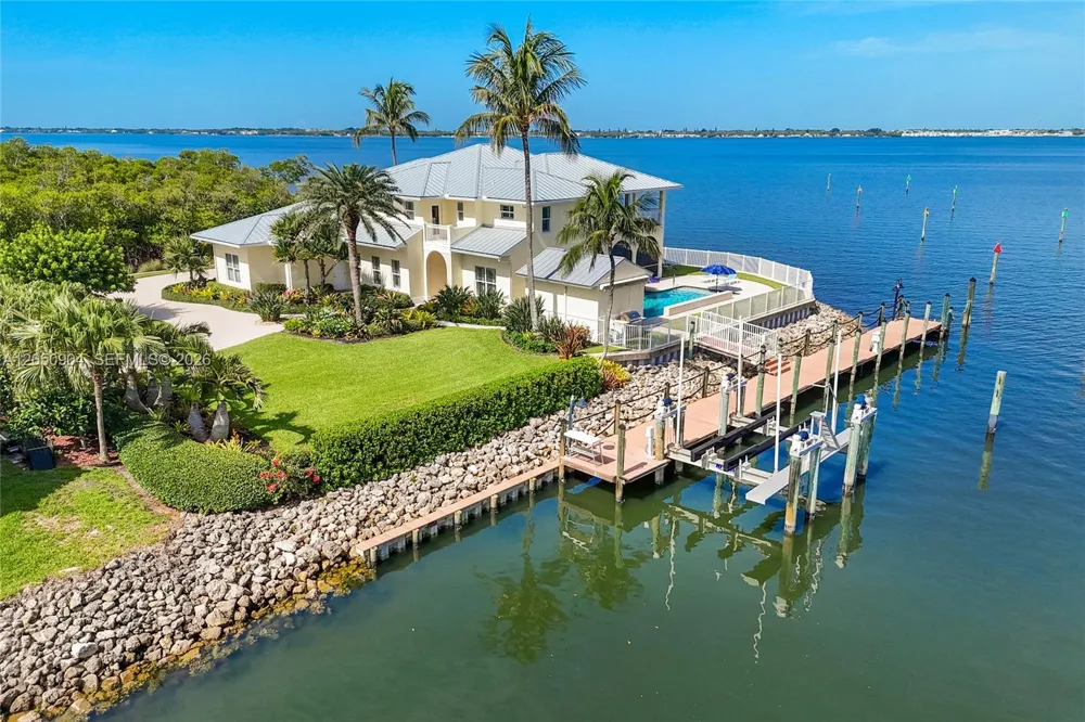 4105 NE Rigels Cove Way Jensen Beach, FL 34957