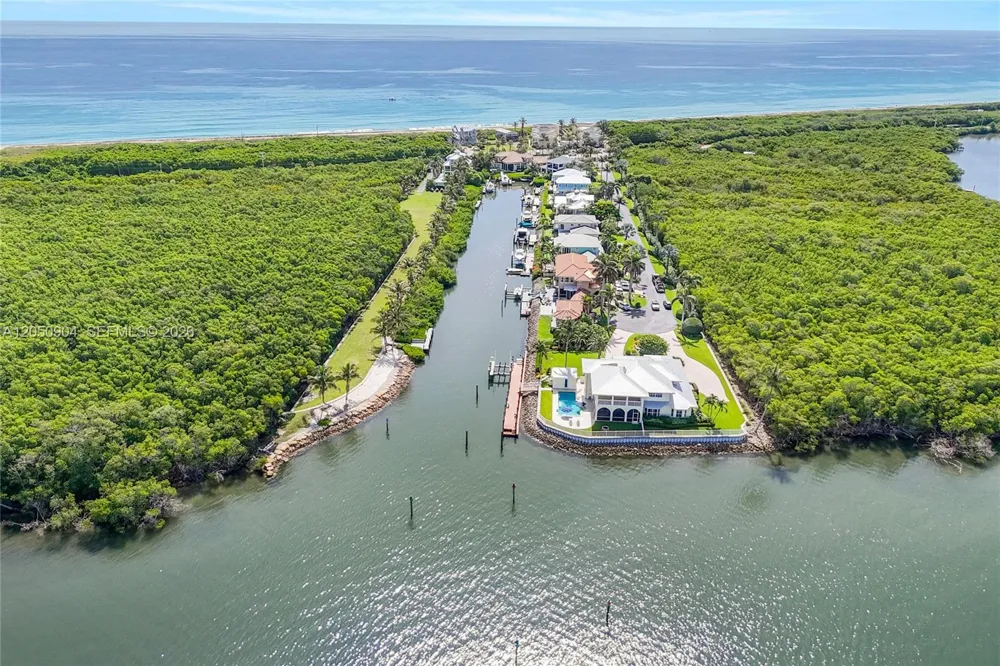 4105 NE Rigels Cove Way Jensen Beach, FL 34957