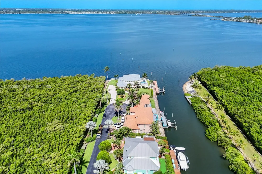 4105 NE Rigels Cove Way Jensen Beach, FL 34957