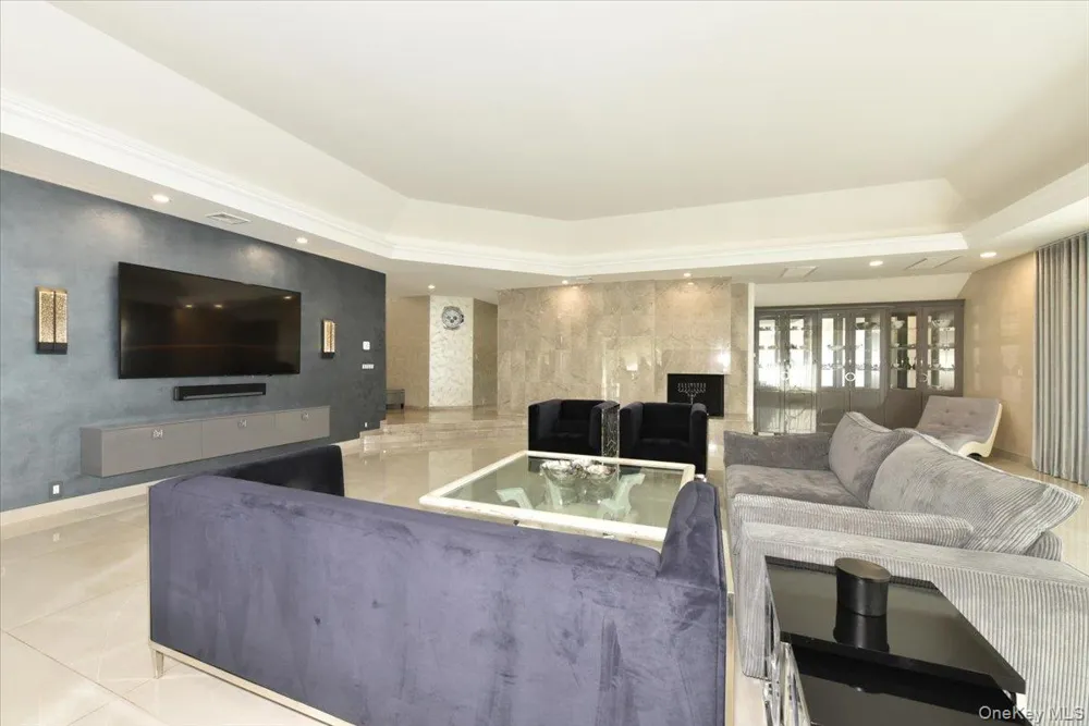 345 Heather Lane Hewlett Harbor, NY 11557