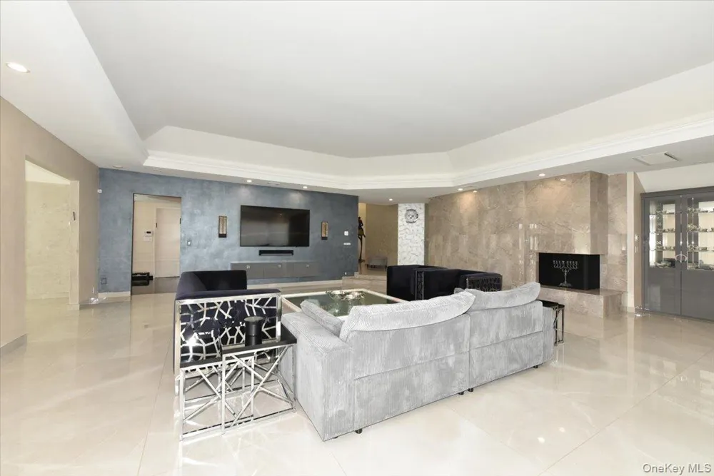 345 Heather Lane Hewlett Harbor, NY 11557
