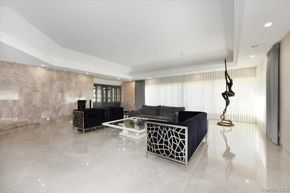 345 Heather Lane Hewlett Harbor, NY 11557