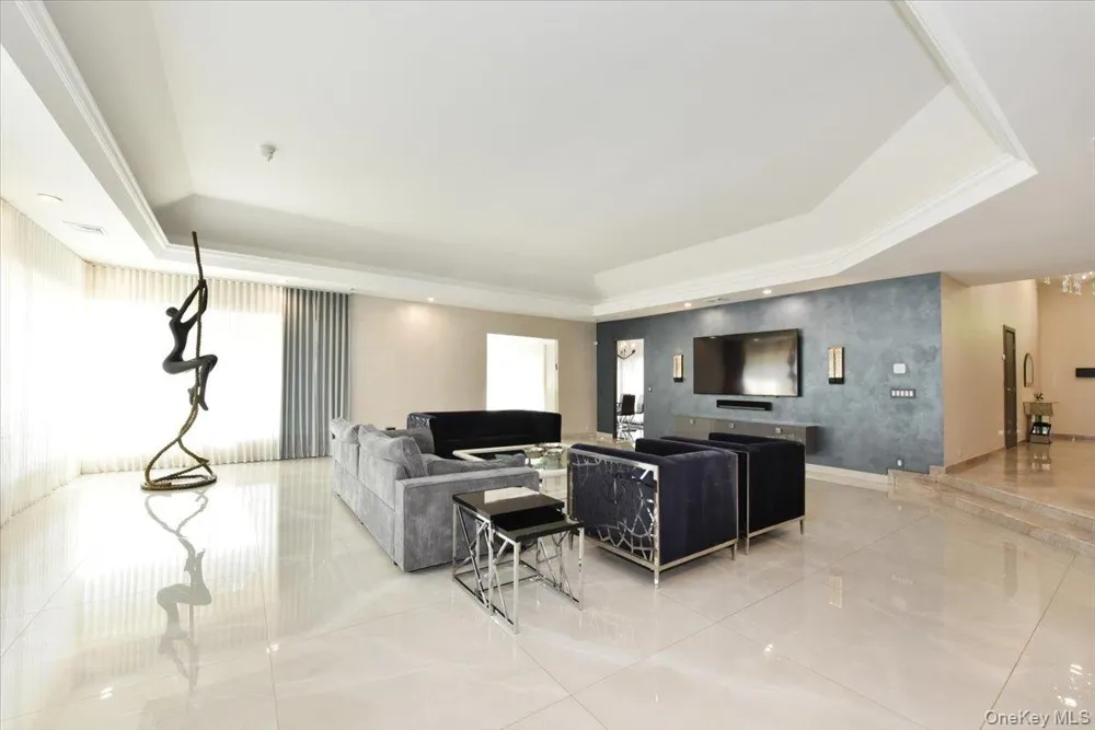 345 Heather Lane Hewlett Harbor, NY 11557