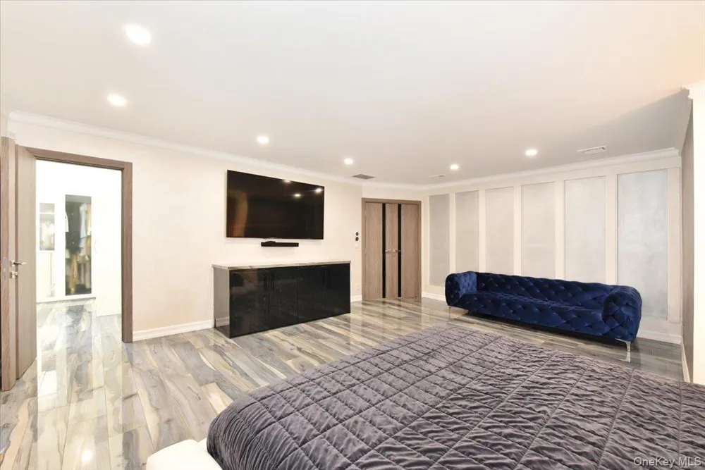 345 Heather Lane Hewlett Harbor, NY 11557