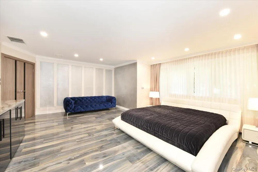 345 Heather Lane Hewlett Harbor, NY 11557