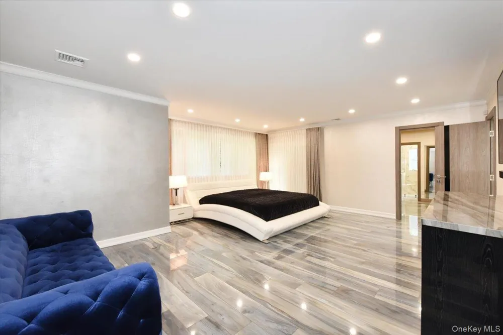 345 Heather Lane Hewlett Harbor, NY 11557