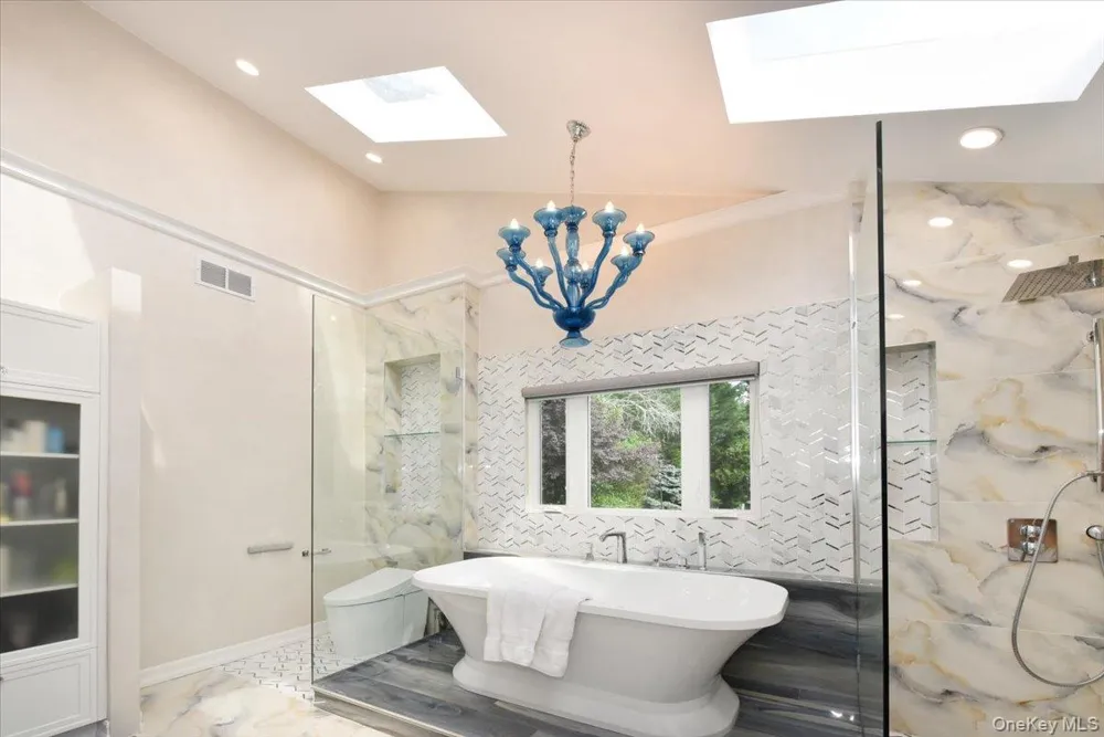 345 Heather Lane Hewlett Harbor, NY 11557
