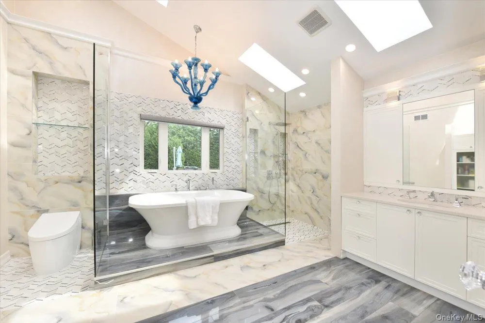 345 Heather Lane Hewlett Harbor, NY 11557