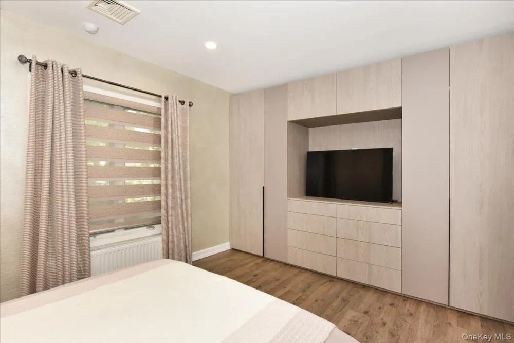 345 Heather Lane Hewlett Harbor, NY 11557