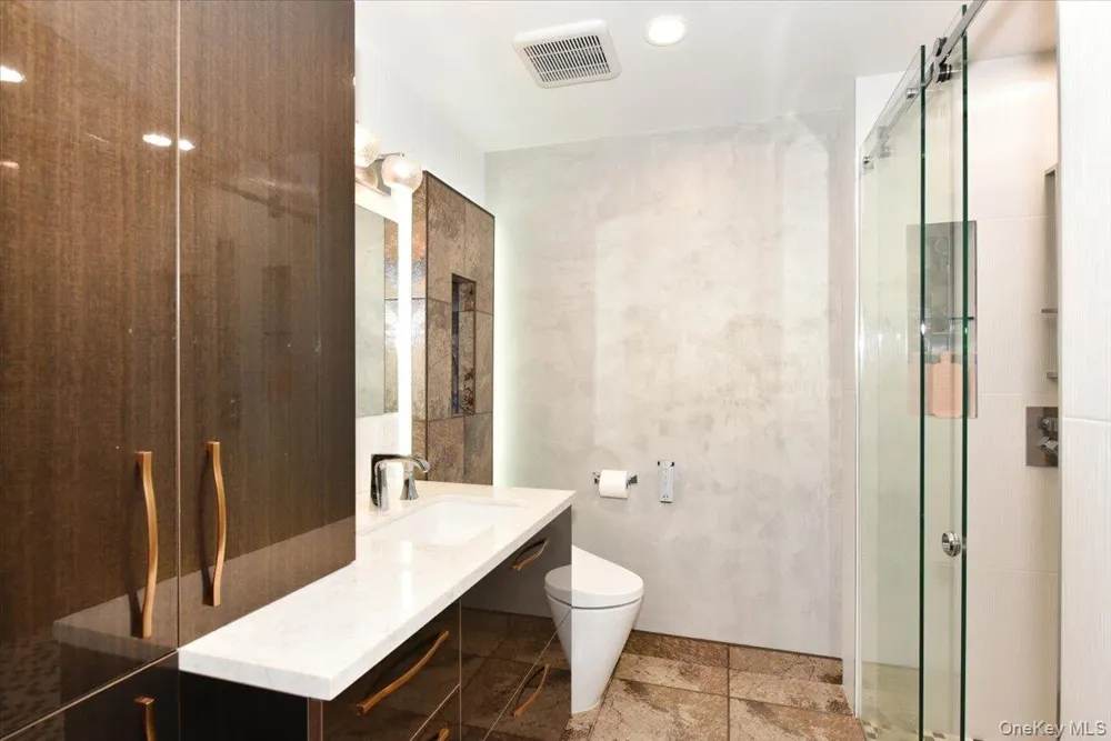 345 Heather Lane Hewlett Harbor, NY 11557