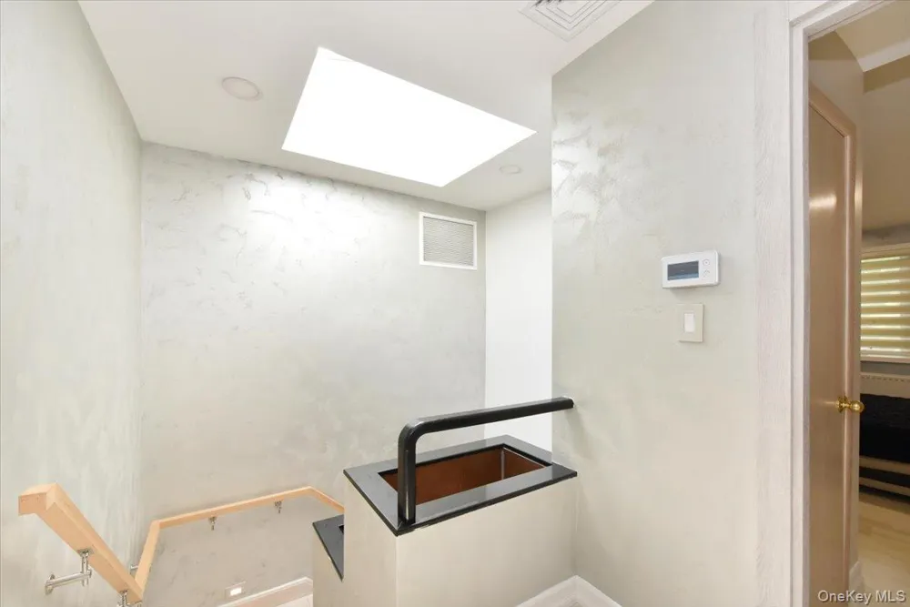 345 Heather Lane Hewlett Harbor, NY 11557