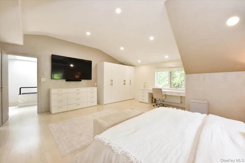 345 Heather Lane Hewlett Harbor, NY 11557