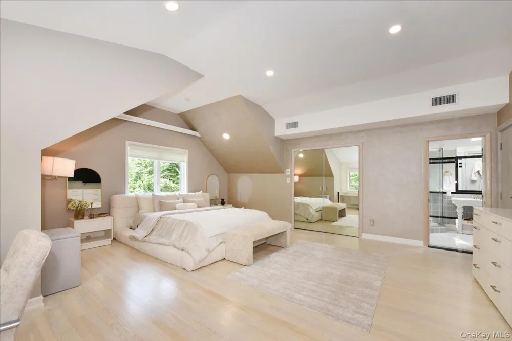 345 Heather Lane Hewlett Harbor, NY 11557