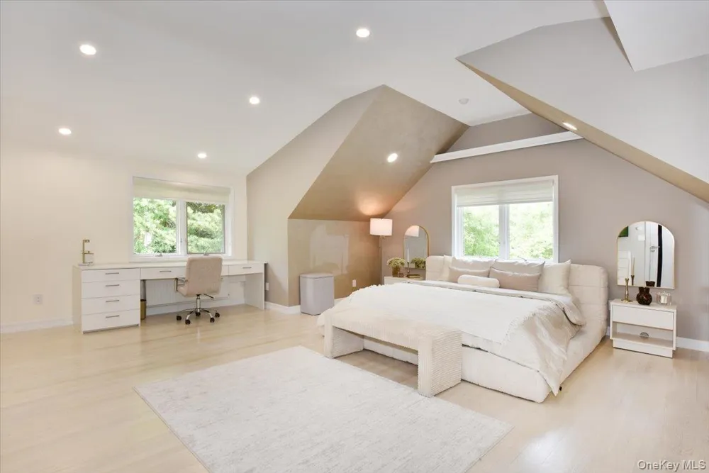 345 Heather Lane Hewlett Harbor, NY 11557