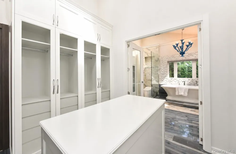 345 Heather Lane Hewlett Harbor, NY 11557