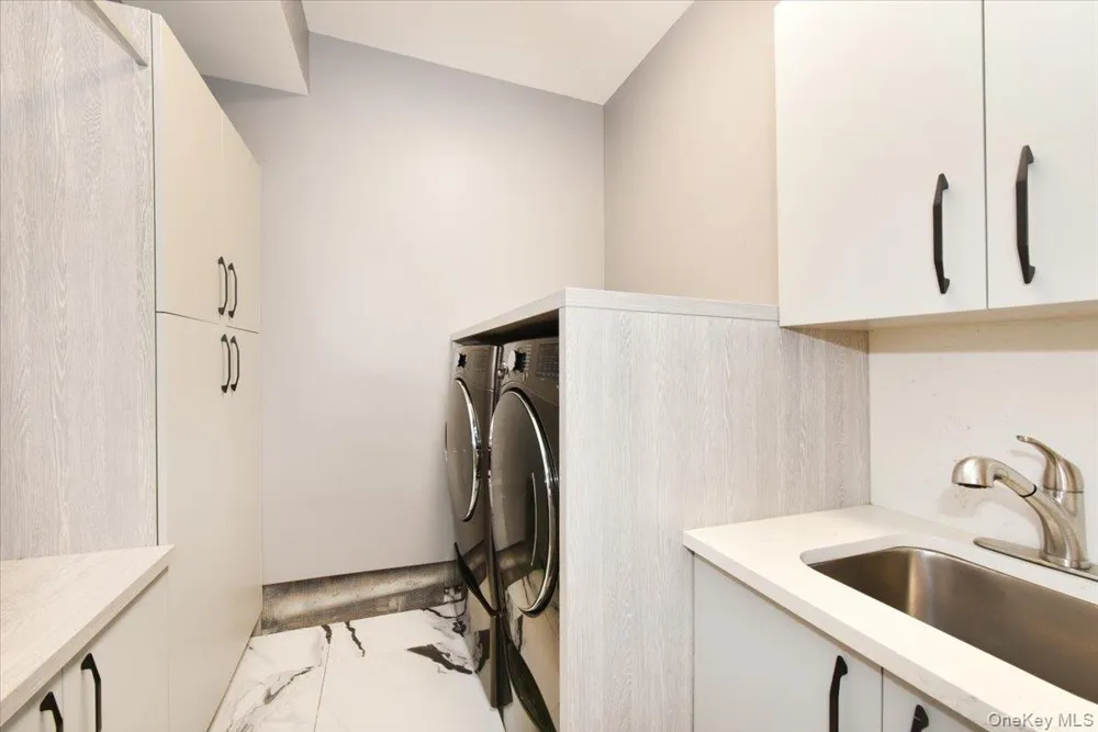 345 Heather Lane Hewlett Harbor, NY 11557