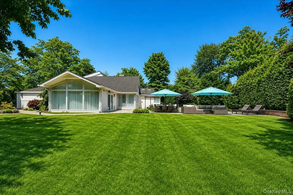 345 Heather Lane Hewlett Harbor, NY 11557