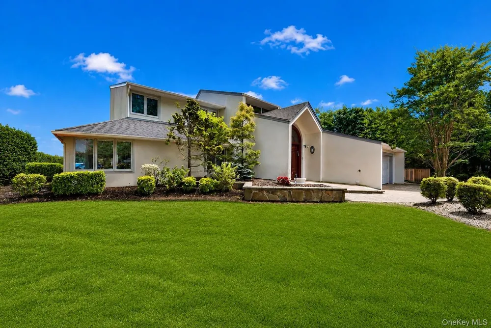 345 Heather Lane Hewlett Harbor, NY 11557