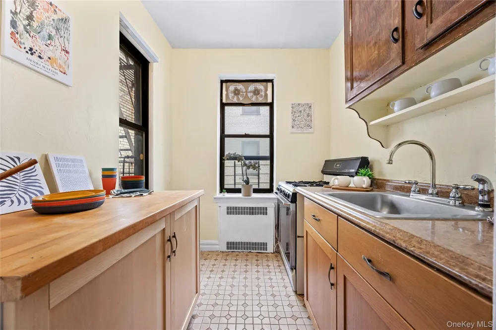35-35 75th Street #522 Jackson Heights, NY 11372