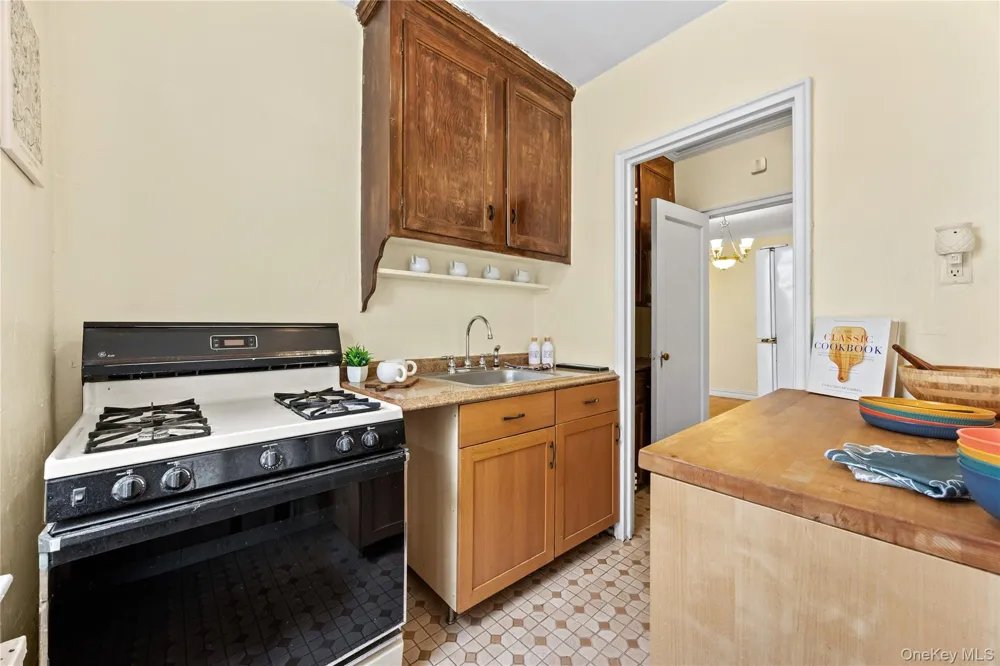 35-35 75th Street #522 Jackson Heights, NY 11372