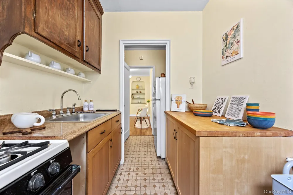 35-35 75th Street #522 Jackson Heights, NY 11372