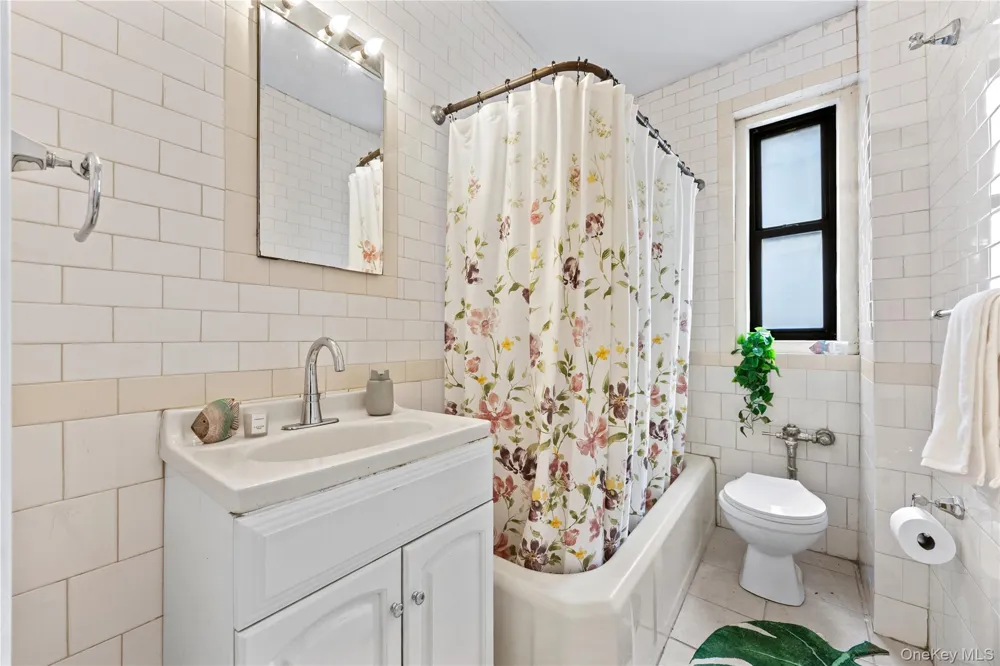 35-35 75th Street #522 Jackson Heights, NY 11372