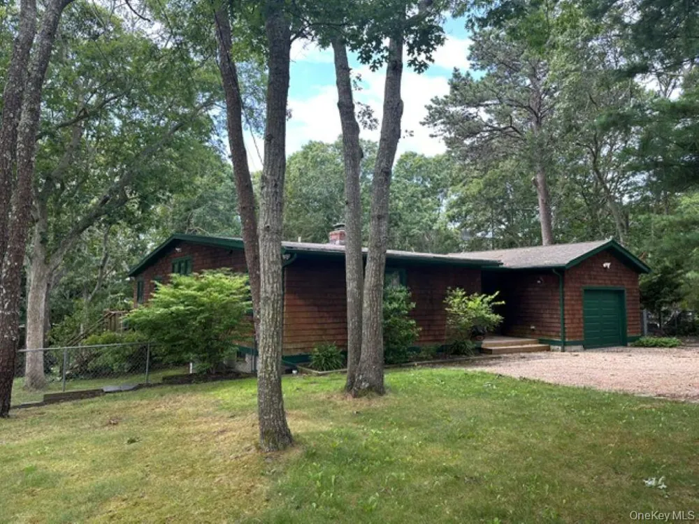 44 Lynn Avenue Hampton Bays, NY 11946