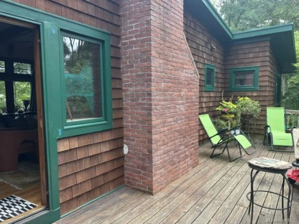 44 Lynn Avenue Hampton Bays, NY 11946