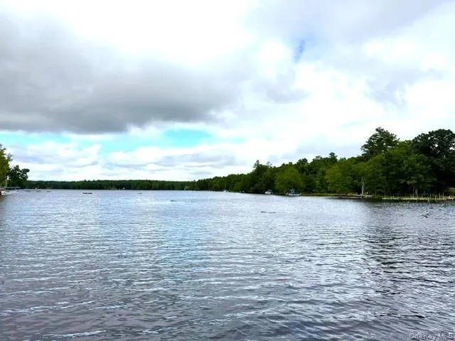 179 W Mohican Trail Glen Spey, NY 12737