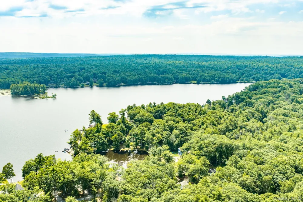 179 W Mohican Trail Glen Spey, NY 12737