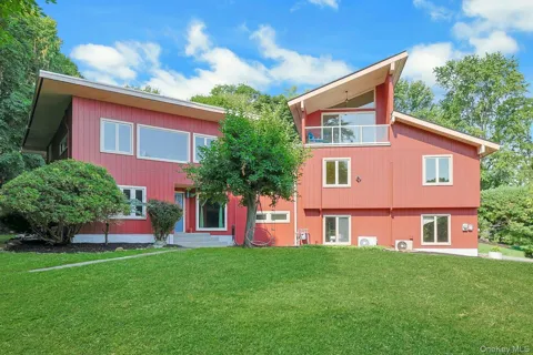 6 Grandview Avenue