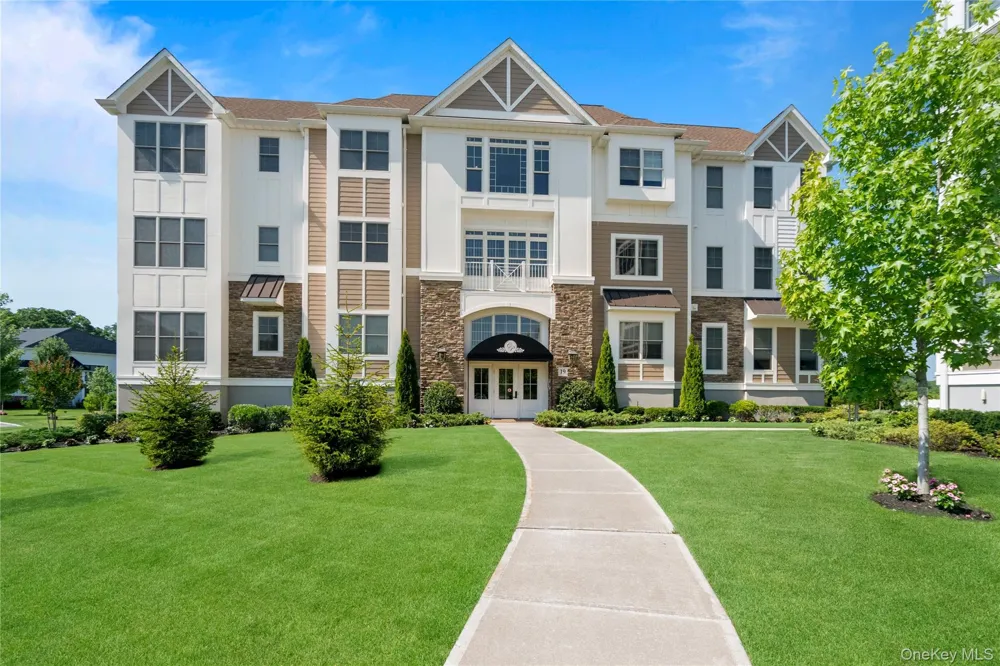 19303 Aspenwood Drive Plainview, NY 11803