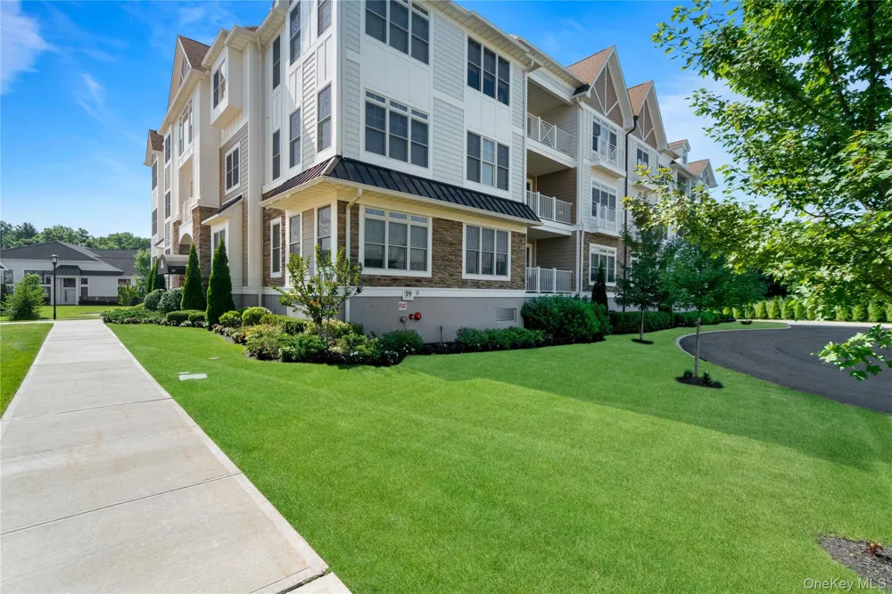 19303 Aspenwood Drive Plainview, NY 11803