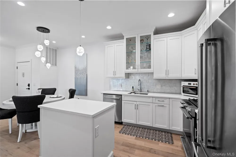 19303 Aspenwood Drive Plainview, NY 11803