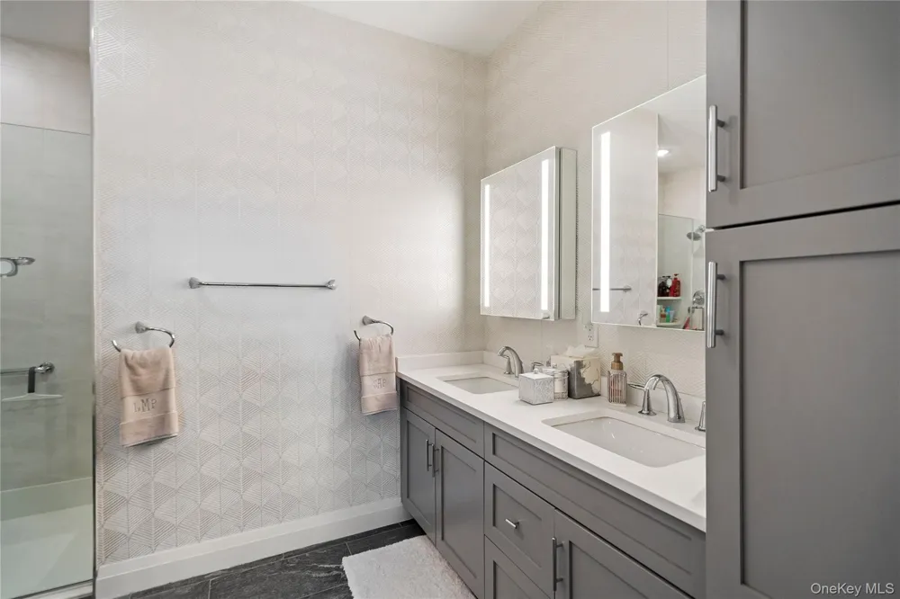 19303 Aspenwood Drive Plainview, NY 11803