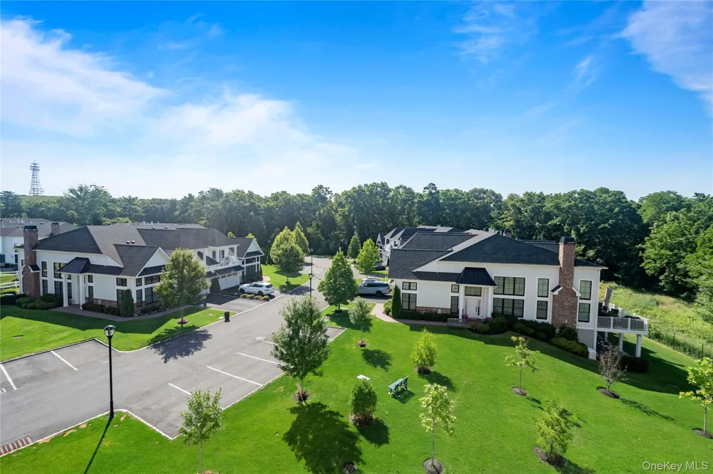 19303 Aspenwood Drive Plainview, NY 11803