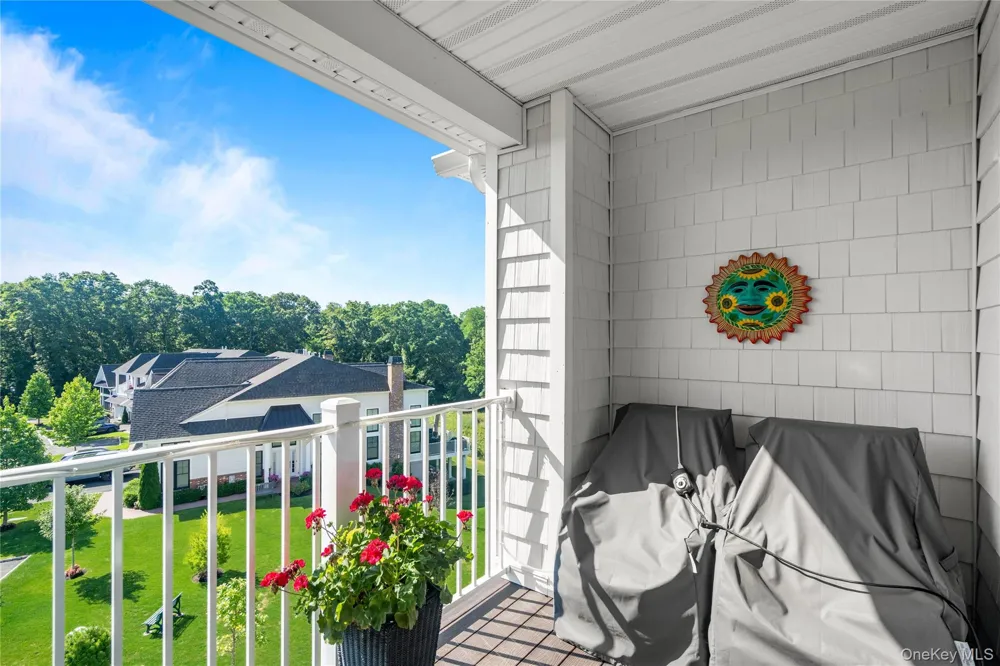 19303 Aspenwood Drive Plainview, NY 11803