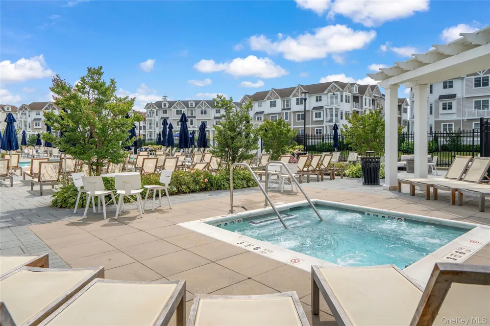 19303 Aspenwood Drive Plainview, NY 11803