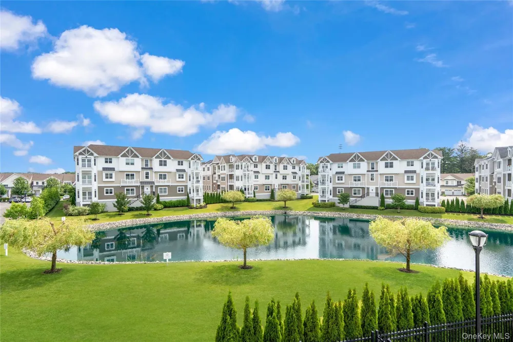 19303 Aspenwood Drive Plainview, NY 11803