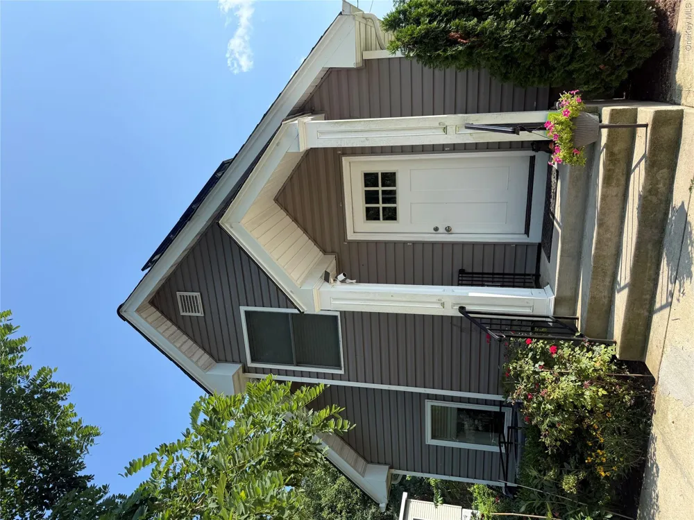 16 Oak Avenue Riverhead, NY 11901