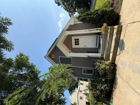 16 Oak Avenue