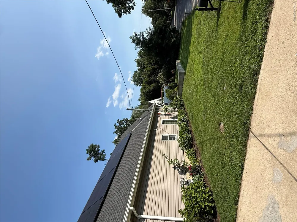 16 Oak Avenue Riverhead, NY 11901