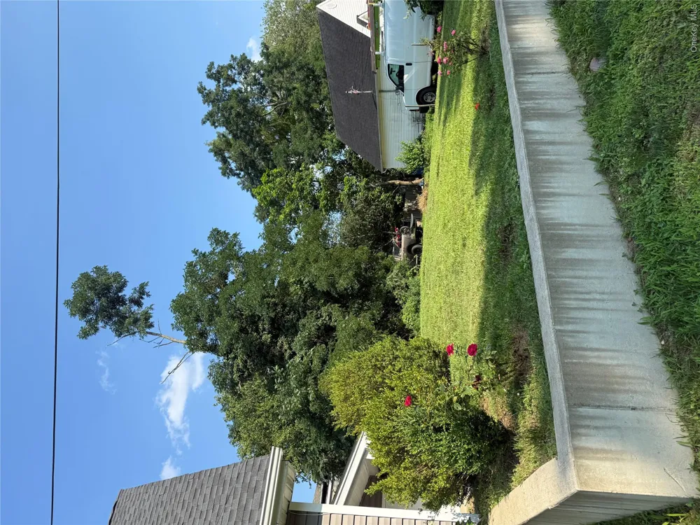 16 Oak Avenue Riverhead, NY 11901
