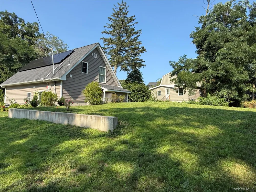16 Oak Avenue Riverhead, NY 11901