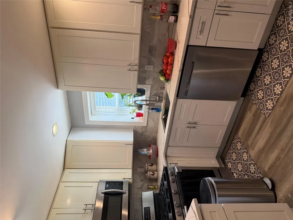 16 Oak Avenue Riverhead, NY 11901