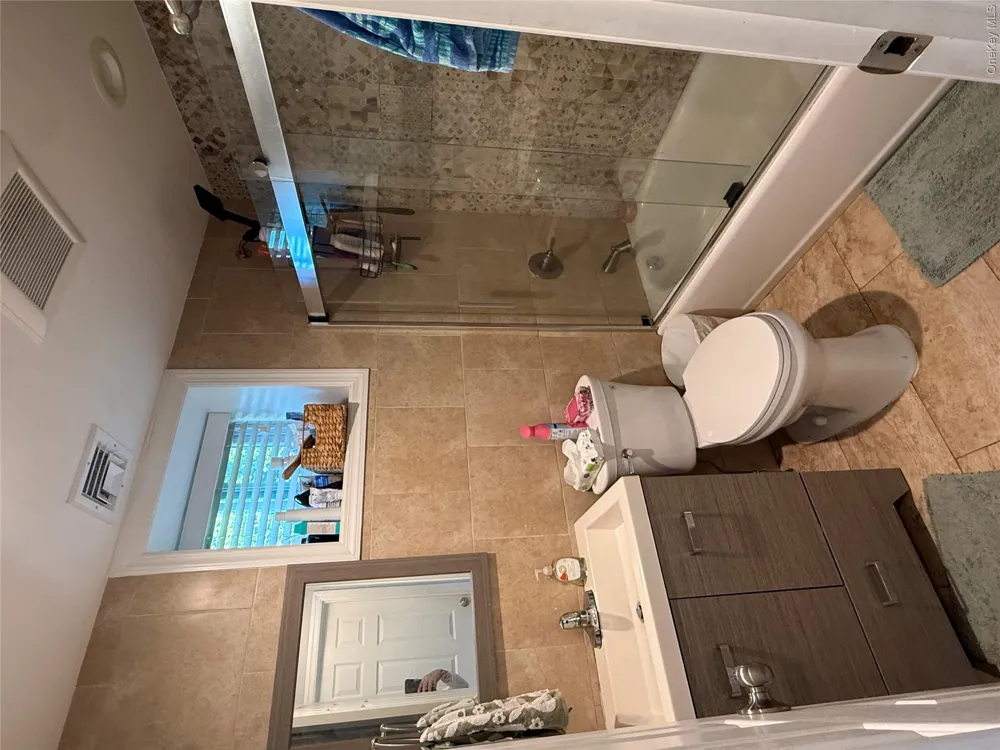 16 Oak Avenue Riverhead, NY 11901