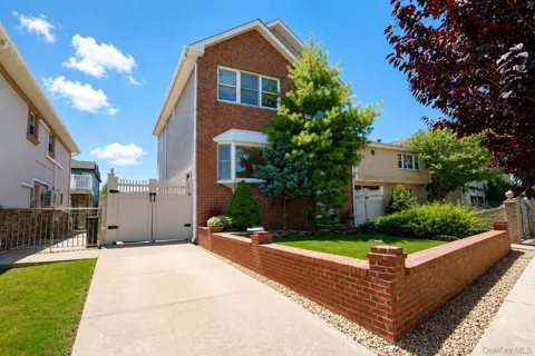 124 Reid Ave