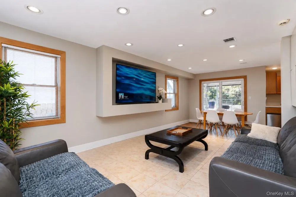 124 Reid Ave Staten Island, NY 10305