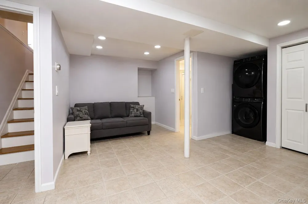 124 Reid Ave Staten Island, NY 10305